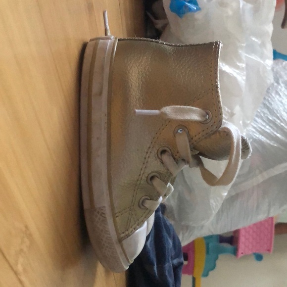 Gold high top converse - Picture 4 of 4